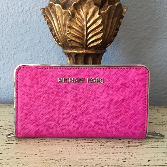 Michael Kors Handbags - 🆕MICHAEL KORS SIGNATURE WALLET-BRAND NEW